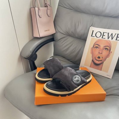 出厂： LOUIS VUITTON 路易威登2025顶级专柜官网上新 顶级首发 LV 25SS 平底拖 Lv拖鞋 Lv潮鞋 Louis Vuitton小红书最新