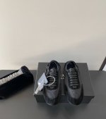 PRADA 早春多色舒适新款德训芭蕾舞鞋原版顶级复刻 专柜同步发售 面料采用特供进口面料混羊京皮面 整双鞋就是非常显质感 内里垫脚牛皮 进口原版橡胶底 款式简约