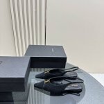 顶级品质saint Laurent 圣罗兰lee金属扣单鞋 Ysl姐姐的美丽尤物高跟鞋 又是人间圣罗兰 Rose同款的小方头 高跟鞋化很好修饰脚型，奢华金属链