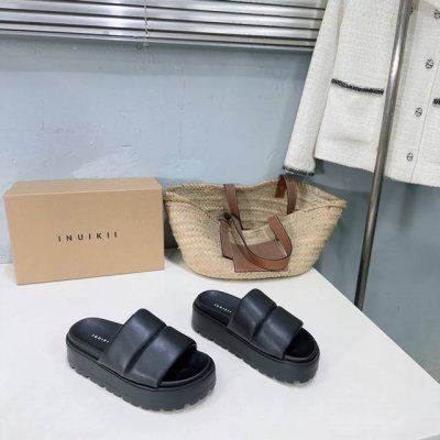 高品质出厂310！小众潮牌Inuikii25春夏新款松糕厚底休闲魔术贴拖鞋系列！ 这系列颜值简直逆天了！每一处细节都彰显着高级与时尚。 材质方面更是没得说，采用