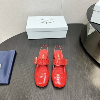 出厂: 独家顶级版本 PRA*D普拉*达2025vs最新走秀爆款时装单鞋系列 圆头皮带扣单鞋 PRADA早春T台走秀网红同款＂造梦不夜城＂，Prada能在重要场