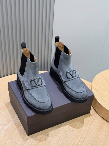 Valentino 男士小牛皮高帮鞋口v字五金，车线细节满满进口牛皮+牛皮内里+真皮沿条Size:39-44 38.45定制Dd