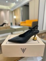 价格：480 2025春秋新款全网独家授权 vanda Novak来自意大利品牌 全网独家 耗时3个月研发 鞋跟独特设计酒杯 重磅系列 众多联手意大利品牌 推出