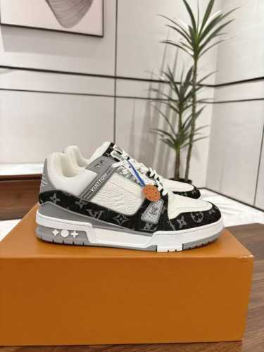 工厂价 顶级代购版本 情侣款 Lv 路易威登runner Tatic 运动鞋 老爹鞋 L家2024 春夏秀场推出 Lv Runner Tatic 运动鞋 驴牌