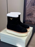 顶级版本出 Prada 普拉达24秋冬新款△三角标厚底靴 系带雪地靴 双色擦色牛绒真羊羔毛 真皮沿条 双色tpu大底 Size：35-39 40 41定做不退换