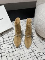 Isabel Marant 24 Aw 秋冬经典复古短靴 西部风裸靴主宰 24Ss秀场，牛仔靴无疑是历久弥新的其一鞋款，而秋冬系列靴履则是超脱经典的出色之作 各
