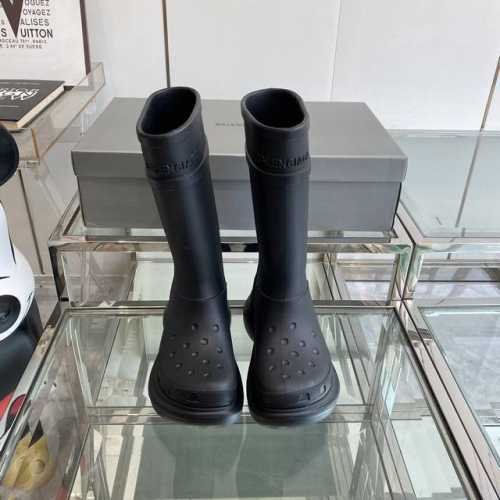 Balenciaga 雨靴 22FW 走秀最新发布仿佛真的走进了城堡开始期待着秋冬很好看，舒服又轻便 真的推荐码数:35-40