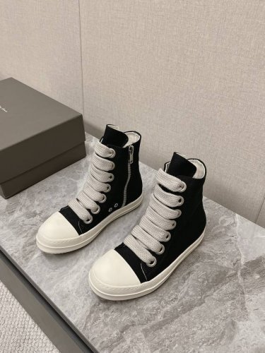 男10 Ro欧文斯rickowens 主线 西瓜头高帮款式 进口布面材质，和针车间距都是极致还原！ 质感细腻无敌，奢侈品的触感！ 牛皮内里 大底tpu奶香大底