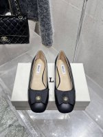 顶级版本 Bally 2025春夏新款时尚织带蝴蝶结扣饰粗跟平底拖鞋凉鞋单鞋系列 款式新颖别致，采用方形头型设计 配以最新Bally 字母扣搭设计突出品牌标识，
