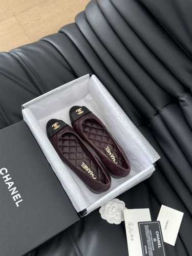 Chanel 24B新款书包扣芭蕾舞单鞋 经典的菱格纹 百看不腻 鞋面内里羊皮 真皮大底 跟高平底 6.5Cm Size:35-39 其他码数定做