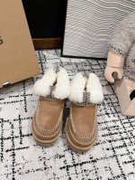 顶级品质 Ugg经典系列全新升级厚底雪地靴 Check 你的随性复古棕色系look，点亮街头拿捏 潮酷不费力~厚底铅笔靴 大橘底一秒蹬厚底tazz秋冬装备齐活，