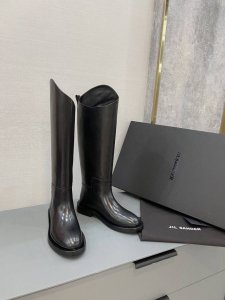 顶级版本代购级别 独家正确版本 Jil Sander 吉尔桑达 不规则斜切骑士靴长筒靴 极简主义炒鸡柔软舒适矮跟鞋时髦精绝对不能错过的必入款，没有任何繁杂装饰，