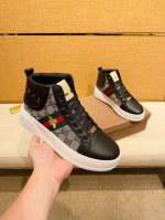 工厂价 高帮 Gucci 古奇顶级新款专柜同步发售，鞋面意大利进口头层牛皮 全进口真皮内里，完全1比1复刻，鞋底：原厂特供原版底，独家活动成型底超级舒适，原厂跟