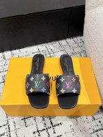 350 村上隆/Takashi Murakami X Louis Vuitton 25/6Am 方头露趾一字拖 很难不怀疑是不是借鉴了唐朝的唐三彩作为基础，创新