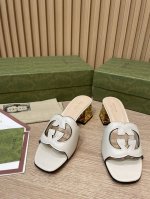 2025升级焕新包装夏季新款现货上新啦。 Gucci 高品质拖鞋 双G镂空 油边工艺精品拖鞋 专柜原版开模精心制作，匠心铸造经典跟高：5.5Cm凹凸波纹金色电镀