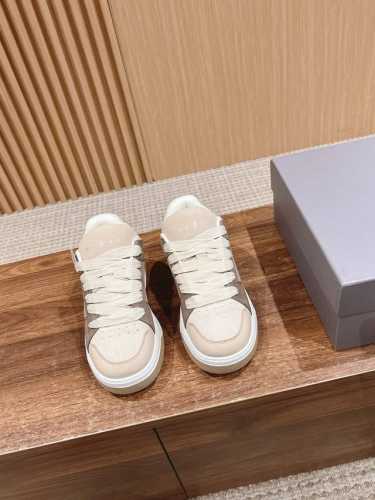 顶级品质 男+10 #系列 豪格情侣款小胖丁厚底运动休闲鞋糅合街头风和 Hogan 时尚理念，鞋型个性帅气，融入滑板运动元素，填充设计柔软舒适。纳帕皮革拼光滑皮