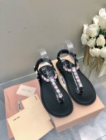 MiuMiu*缪缪 25春夏大热走秀款 走秀款出现在各大时装杂志封面 各路明星、小红书博主着用～全新复古上脚尤为惊艳到你的一款闭眼入都是不会后悔 搭配还是可咸可