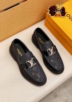 商品商标：LOUIS VUITTON 路易威登 休闲皮鞋正码码数: 38-44 45订制 商品材料：精选 进口头层漆皮印花鞋面+奢华五金扣，进口头层牛皮内里。强