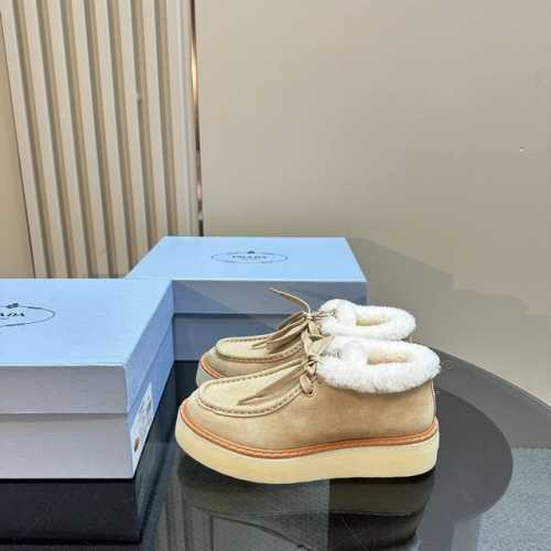 高版本出厂 Prada*普拉达 Ss秋冬新款毛里运动鞋休闲鞋闪亮登场 时尚大方的设计呈现经典轮廓。不管面对任何场所 主场只属于你！ 面料：原版进口牛反绒 内里：