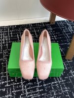 代购级 Bottega Veneta 25ss 新款BV 马毛 矮跟 单鞋系列单品优雅材质运用在鞋履上知性优雅干练，满满的高级感小方头设计美美哒 舒适高端 让出
