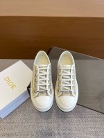 Dior迪奥 厚底休闲运动鞋 采用全刺绣标志性图案 国外专柜爆款非市场普通仿版 面料采用意大利进口布料 刺绣鞋面原版模具注胶Logo磨砂五角星大底 内里进口小羊