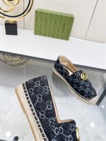 冲量价: 新色早春gucci 古奇经典logo标识帆布渔夫鞋，草编鞋采用双g进口布料 品牌双g字母交叉织图案颜色在每一季都会焕然演绎，通过更多新鲜瞩目的材质和设