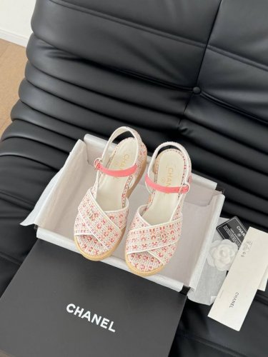 Chanel 25C秀款厚底防水台凉鞋！鞋面羊京，防水台4cm，后跟12cm！上脚后很稳！穿上立马两米八内里垫脚羊皮，原版大底。Size:35-39 40定做
