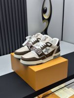 工厂直销 顶级版本 LV-路易威登-经典走秀新款空胶工艺 原版1：1开发复刻！！上脚非常舒适 奢侈用料，做工精细，中底印有欧洲制造英文字母鞋面由意大利进口小牛皮