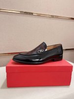 出厂价: 高版本 菲拉格慕 Ferragamo 品质！ 独家爆款现货新品上架，高品质牛鞋，高端开车鞋，配全套包装！材质：进口漆面牛皮+进口优质水染牛皮内里+耐磨