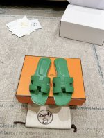 Hms 顶级版本 经典h拖鞋人手必备的基础款真正的手工鞋，精致纯手工打造，夏天的百搭神器！ %购入正品1：1定制，楦型、原模具、皮料，都专为这款而定制的。Ps: