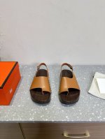 Hermes 爱马仕 25ss新款 经典走秀 夹脚 厚底 木屐 凉鞋木屐拖鞋夏天的最爱仿佛是有一种魔力 越看越好看 刚出的时候不理解 现在是爱惨了全皮包裹 上脚