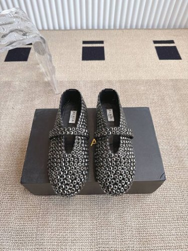Alaia 25Ss 春夏 芭蕾舞鞋 法国高端一线高定品牌Azzedinealaia：时尚界最后的手艺人 只忠于展现女性身体曲线的裁剪之王 始创于1979年的品