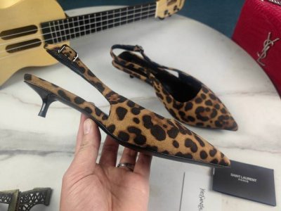 真皮大底420米 【Saint Laurent】圣罗兰、细猫跟尖头豹纹凉鞋2024早春专柜同步最新款、Ysl、水钻鞋装饰 经典上乘美艳力作 专柜最火春夏系列 兼