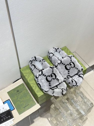 Gucci 最新24Ss印花羊毛拖鞋 欧洲进口a级羊毛 与原版一致满鞋全部采用纯羊毛 鞋面和垫脚logo采用混种羊皮， 大底与原版一样的tpu材质底片耐磨防滑