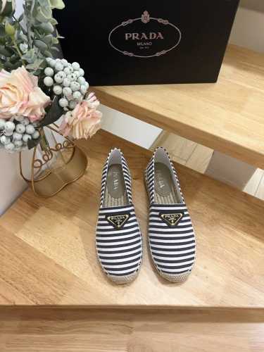 品牌:prada品名:Prada徽标细节草编鞋颜色:F0018产地:it适用人群:Women商品介绍:徽标细节草编鞋、圆头、穿套式、logo标识。码数：35-4