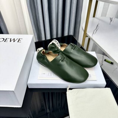 罗意威Loewe 火爆新款 配合整体原版楦型，时尚而个性好穿 颜色超赞 面料：进口牛皮 内里：水染牛皮 垫脚：水染牛皮 大底：原版开模PU大底 包装：原版全套包