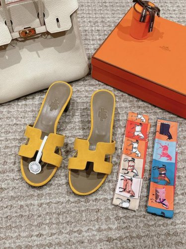 出厂价 Hermes 爱马仕h拖鞋oran凉鞋系列 时尚又百搭 超级舒服 每个细节都做到极致 原版麂皮 原版1:1独家私模鞋面 原版真皮沿条大底 跟高：5Cm