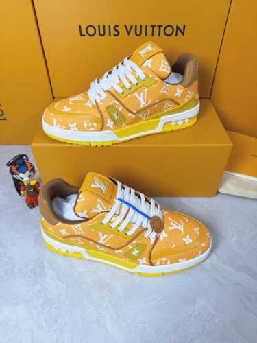 Loui* Vuitto* 顶级版本 情侣款本款 LV Trainer 运动鞋再现设计师 Virgil Abloh 自篮球鞋中挖掘的时尚潜力。粒面牛皮革构筑繁复