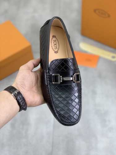 工厂价P250 【实价】专柜同款《Tod's》托德斯豆豆鞋 顶级代购男士 专柜同步 发售， 意大利进口顶级原版小牛皮头层猪皮内里 原厂特供原版底，做工精细 无可