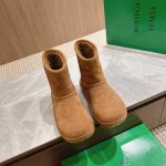 情侣款 葆蝶家bv新款圆头简易雪地靴毛毛短靴 Ins上超火 欧美街拍出镜率超高 最高版本发售 圆圆胖胖的鞋型 穿上之后非常的藏肉 原版进口牛反绒麂皮面料 有光泽