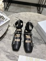 Dior 迪奥春夏新款玛丽珍乐福鞋 一眼就想要玛丽珍单鞋简单大方‘低调奢华！配上醒目的Chanristian Dior标志扣非常高级穿着舒适好看 而且好搭配春夏