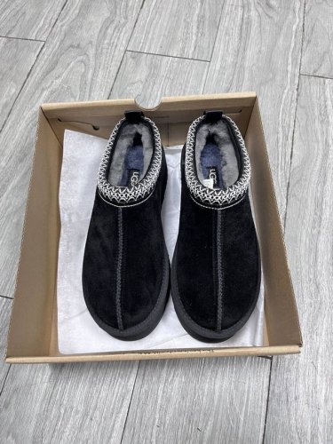 Ugg 2553厚底松糕民族风格我们家纯原货、此款构思于中国民族传统服饰文化绚丽多彩，工艺精湛，款式别致，风格独特，充分的展现着本民族的风采，成为时下国际最流行
