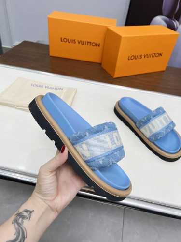 louis Vuitton路易威登春夏新款拖鞋火爆上市，1:1高级定制，秒杀一切仿品，原版开模Logo装饰，既时尚又美观，面料:进口羊皮，内里羊皮，精美原版鞋楦
