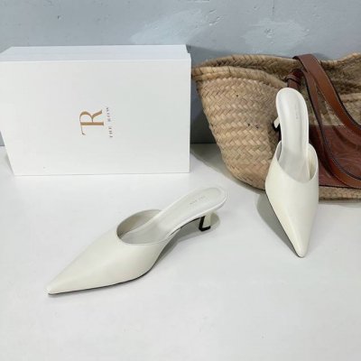 高品质出厂 新色 ！小众潮牌the Ro*24春夏新款高跟拖鞋 ！简易尖头包头半拖 来自美国的年轻品牌，这不用多说，是近两年最火之一的品牌，春夏的季节就要到了