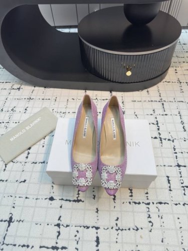 代购级别 市场唯一对版manolo Blahnik 万年不败的经典款 重金购买三个原版购入 一系列四种跟高1:1复刻定制 做到零差距。试脚 调楦 定制一年有余，