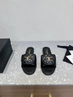 Chanel 小香 24ss 春夏新品度假 羊皮 懒人拖 小香的一款全新设计 鞋面毛线纯手工编织搭配双C五金装饰 简约百搭上脚超级美的 怎么看都超美鞋面：采用进