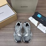 顶级版本balenciaga Stapler巴黎世家十四代又名订书机款！ 24Ss春夏系列 官方同步 在延续 Balenciaga Runner 轮廓和复杂鞋面