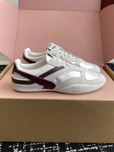 代购级350（全新升级版本 官网同步盒包装） miu Miu 25Ss 春夏新款走秀Miumiu 情侣款 玛丽珍款德训 休闲鞋 秀场工艺来自Miu Miu系列的