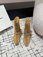 Isabel Marant Aw 秋冬经典复古短靴 西部风裸靴主宰 24Ss秀场，牛仔靴无疑是历久弥新的其一鞋款，而秋冬系列靴履则是超脱经典的出色之作 各大in