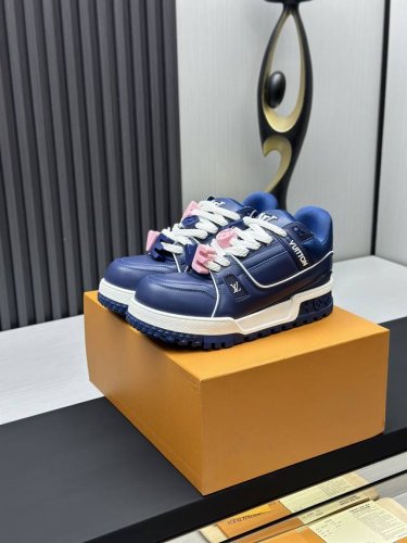 工厂价 顶级版本 胖丁 LV-路易威登-经典走秀新款空胶工艺 原版1：1开发复刻！！上脚非常舒适 奢侈用料，做工精细，中底印有欧洲制造英文字母鞋面由意大利进口小